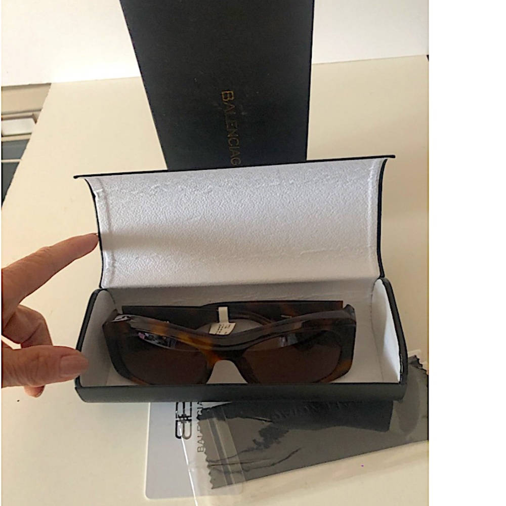 Balenciaga Unisex Sunglasses Wraparound Havana BB0001S-002 59 - Picture 5 of 13